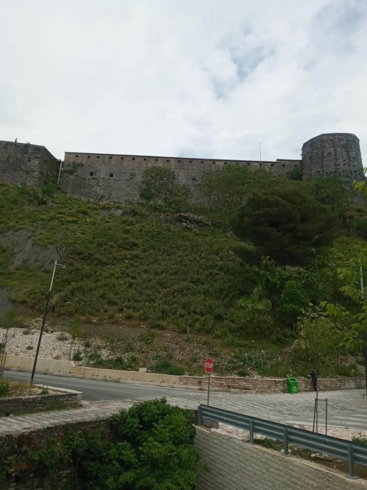 Relax Camping Gjirokaster Luaran gambar